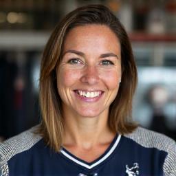 Porträt von Maria Weber, Fußball-Spezialistin und Vereinsbetreuerin.